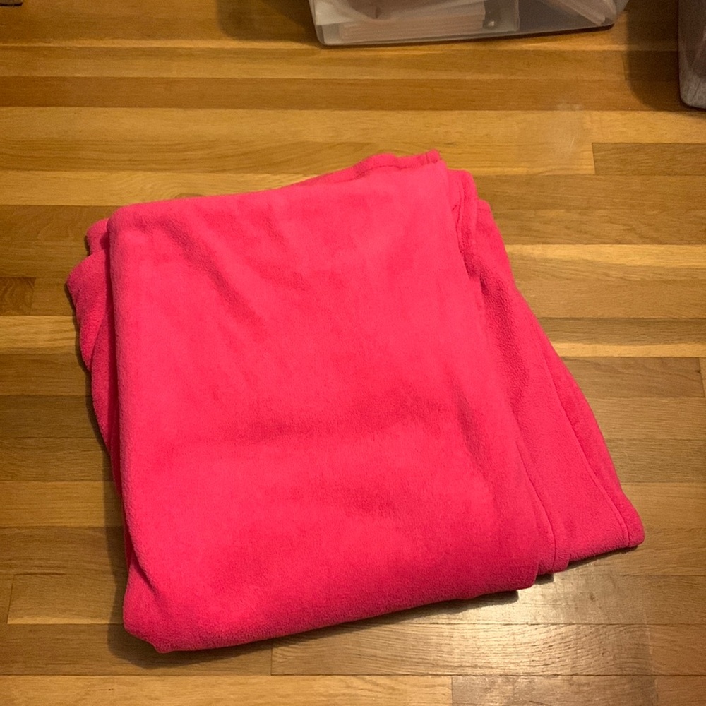Pink fluffy throw blanket full/queen size